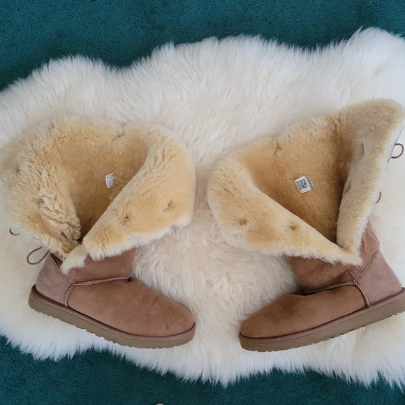 Ugg Boots Women's Bailey Button Triplet. Tan Size 10. - Picture 10 of 10